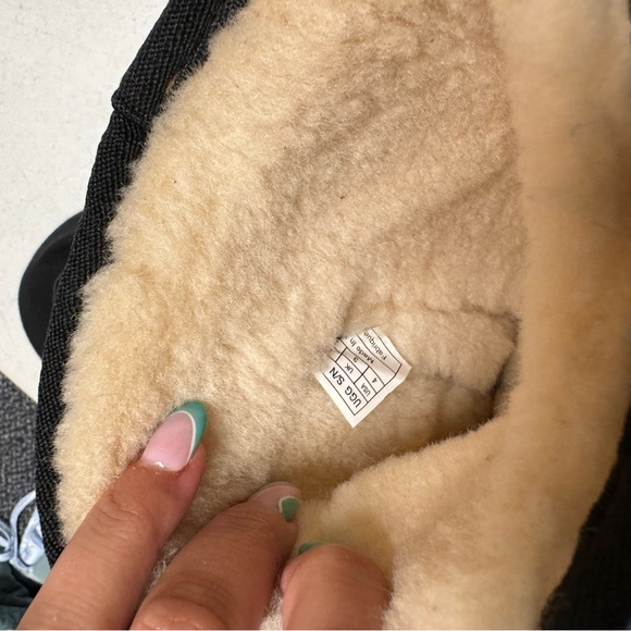 Black UGGS boots - Picture 8 of 8